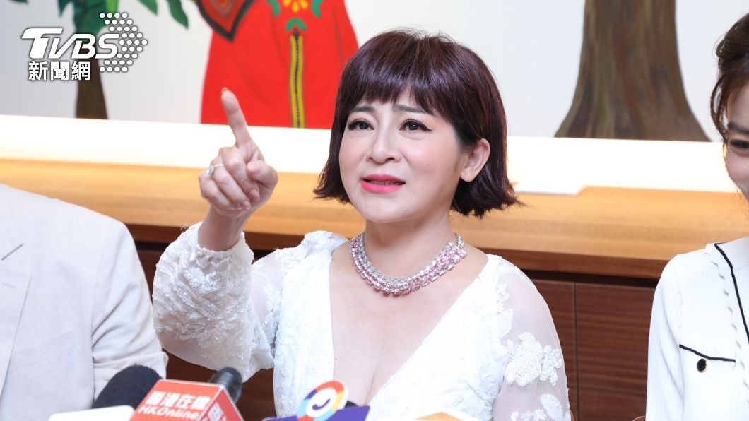 王彩樺擺脫以往形象,演出氣質貴婦。(圖/黃城碩攝)