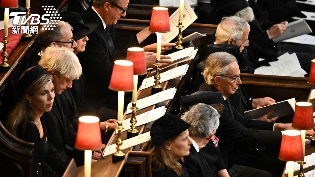 英國前首相強生與政要出席儀式。（圖／達志影像美聯社）