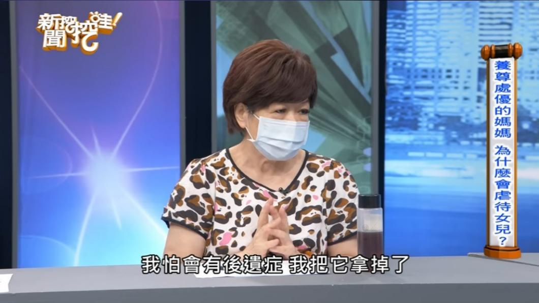 廖輝英回憶醫生對她說卵巢已拿掉的情景。(圖/翻攝自新聞挖挖哇YouTube頻道)