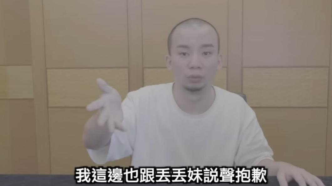 烏鴉向丟丟妹道歉。(圖/翻攝自烏鴉DoKa TV YouTube頻道)