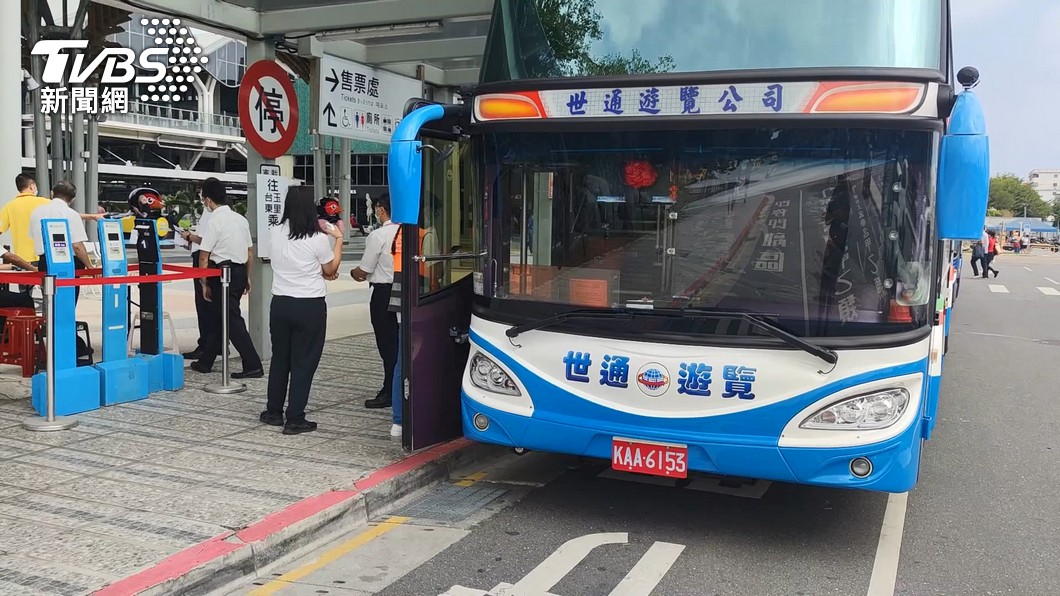 類火車固定發車班表,已調整為每半小時一班。(圖/TVBS)