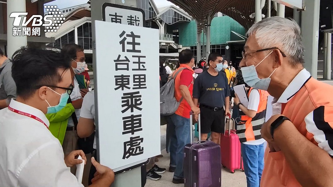 民眾抱怨類火車班次太少。(圖/TVBS)