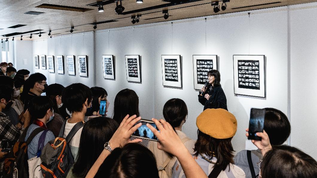 林予晞親自擔任導覽者。（圖／青春期影視娛樂提供）
