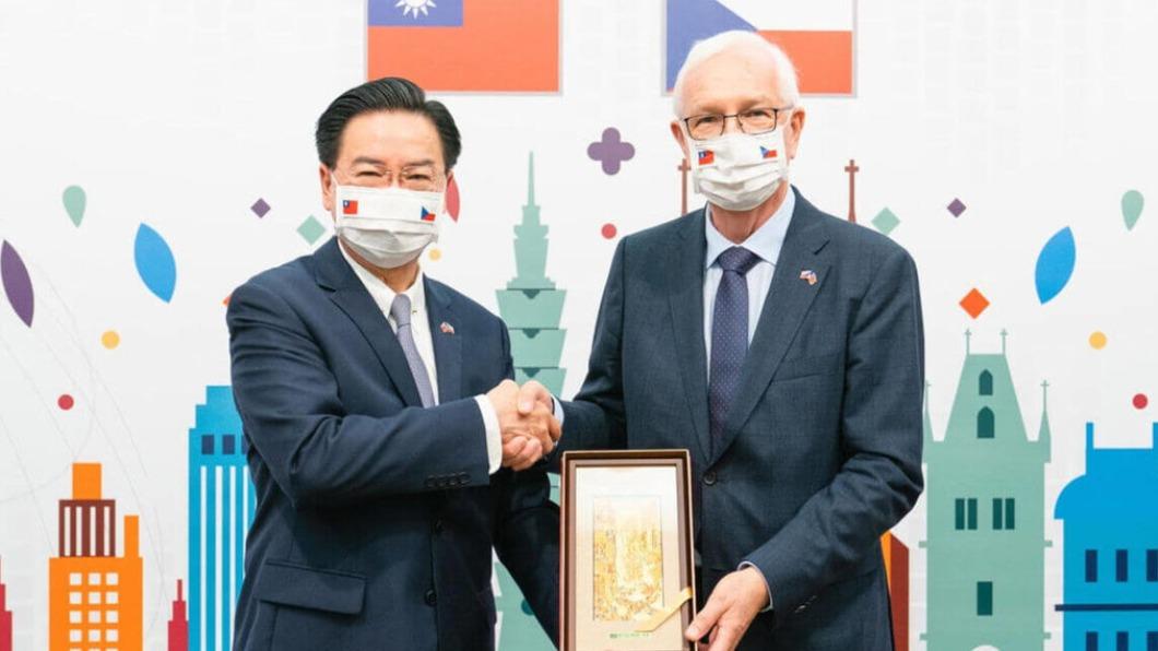 吳釗燮邀宴捷克訪台 雙方盼促台捷直航再創新猷