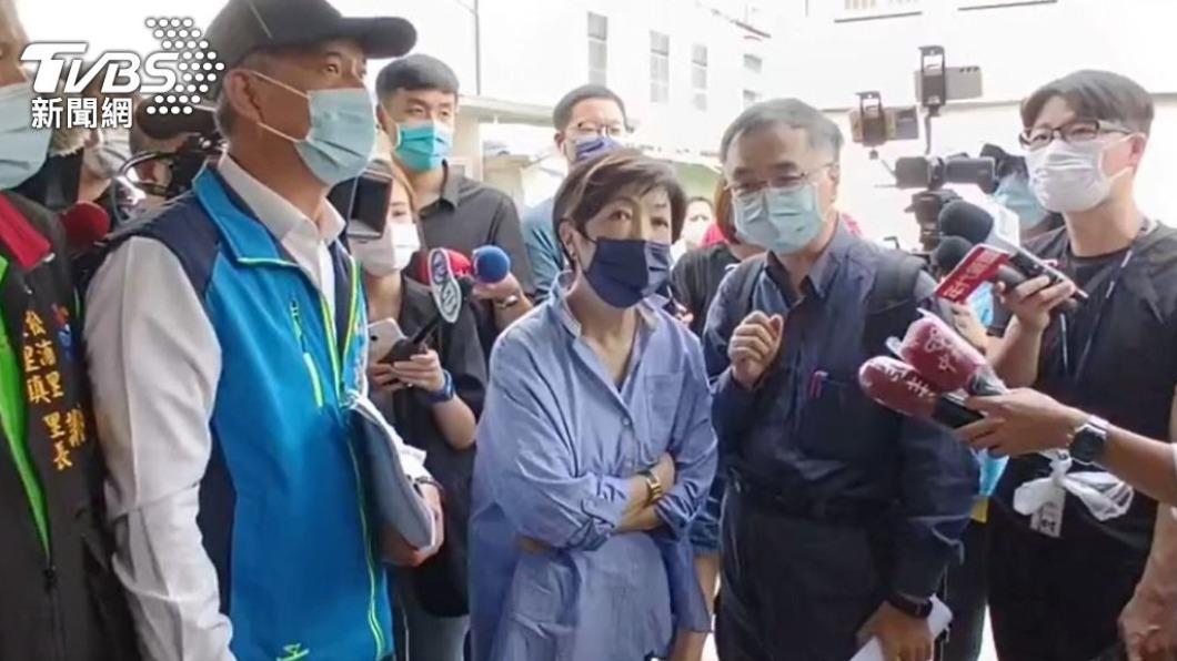 張忠謀夫人張淑芬親赴花蓮探災。(圖/TVBS)
