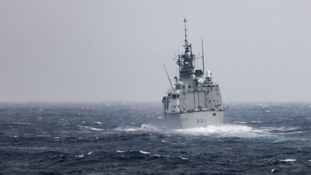 加拿大溫哥華號護衛艦通過台灣海峽。(圖/翻攝自美軍第七艦隊)