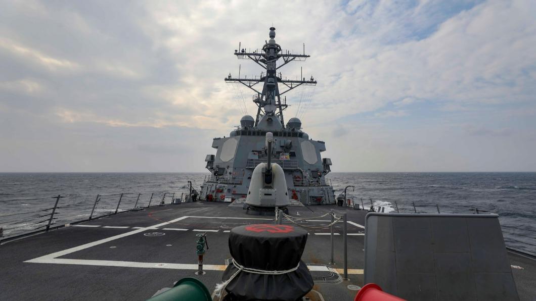 裴洛西訪台後第二次 美加軍艦攜手「路過」台灣海峽