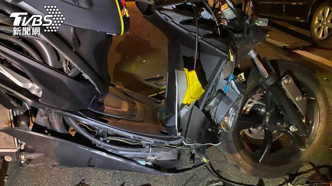 才剛出家門!汽、機車巷口對撞 騎士連人帶車噴飛亡