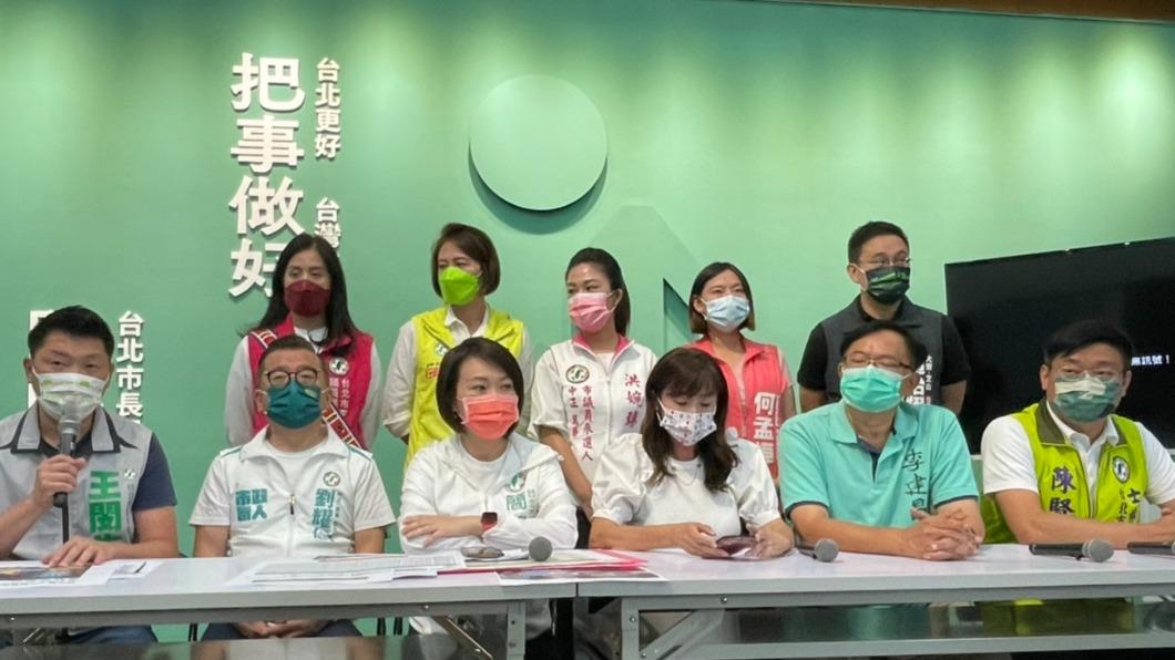 民進黨台北市長參選人陳時中今(21日)於競選總部召開「鞏固根基 培植創新」教育政見公佈記者會。(圖/TVBS)