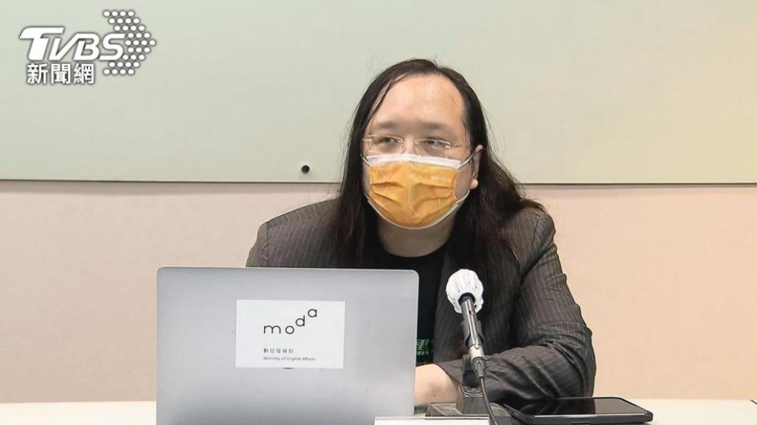 數位部長唐鳳吃麵線秀點餐系統 遭酸:花2百億淪外送部