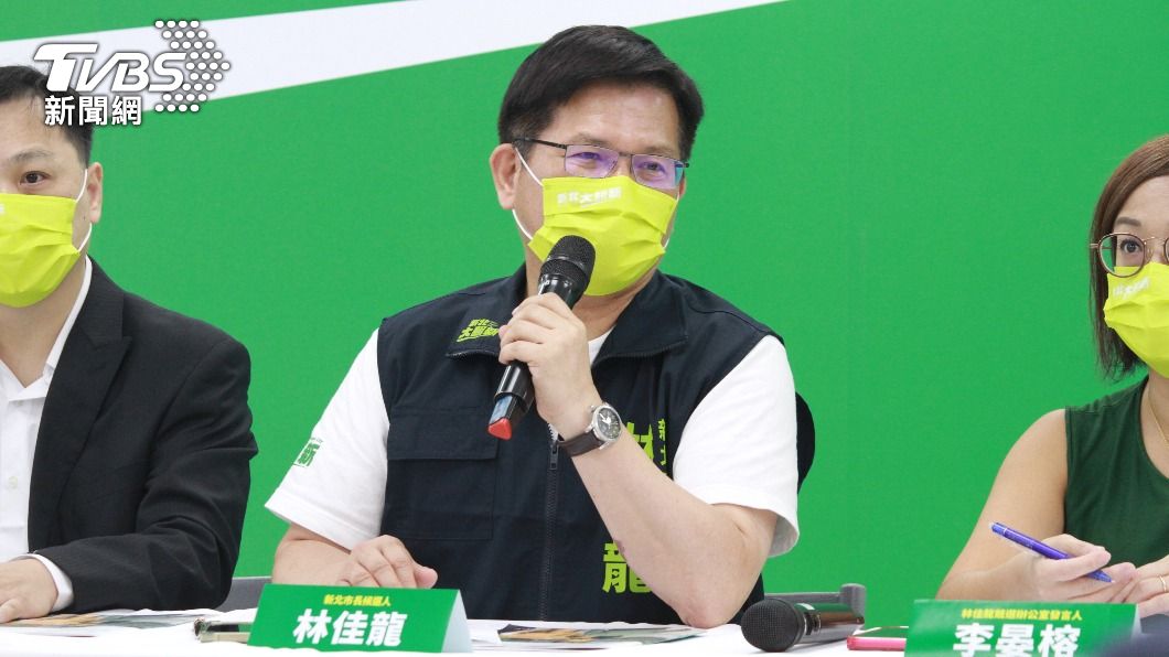 民進黨新北市長參選人林佳龍下午召開政策記者會,並接受媒體聯訪。(圖/TVBS)