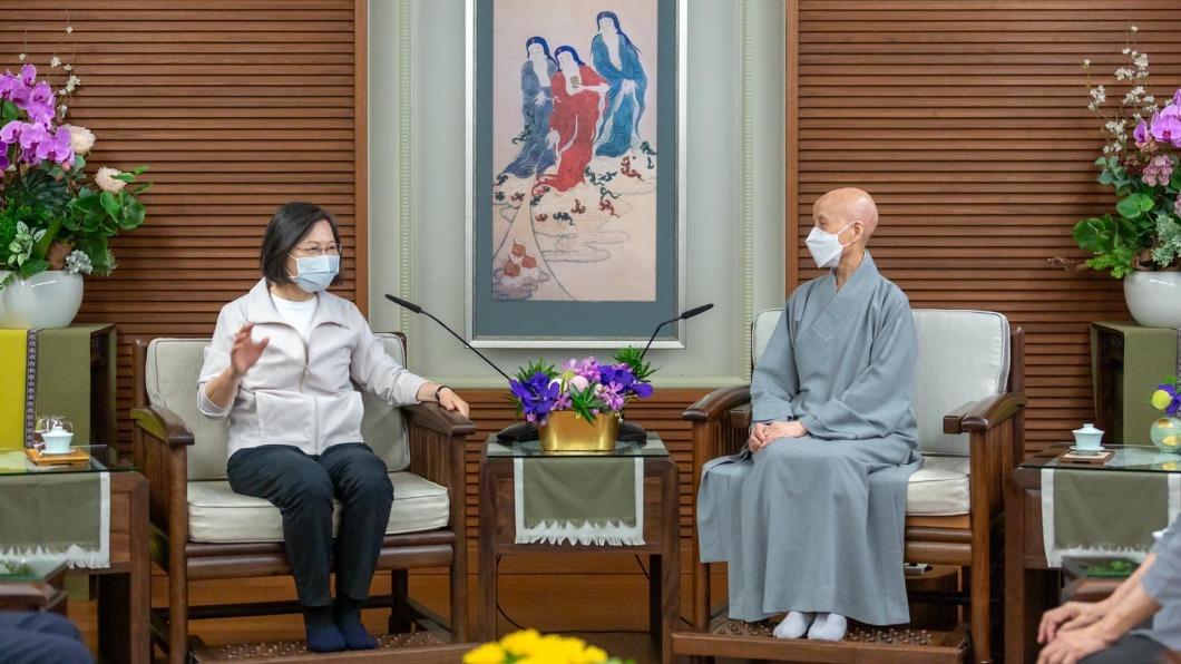 總統蔡英文今（21）日前往花蓮並與證嚴法師會面。（圖／翻攝蔡英文臉書）