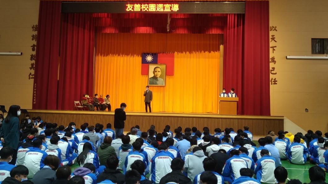 陳男因3次重大集會無故未到,遭記警告。(圖/翻攝自花蓮高中臉書)
