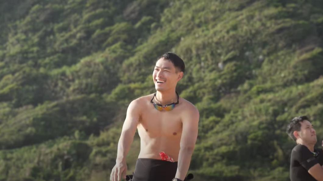 楊祐寧記錄自己鐵人三項的賽前訓練，可口的健美體態也瞬間一覽無遺。（圖／翻攝自楊祐寧YT頻道）