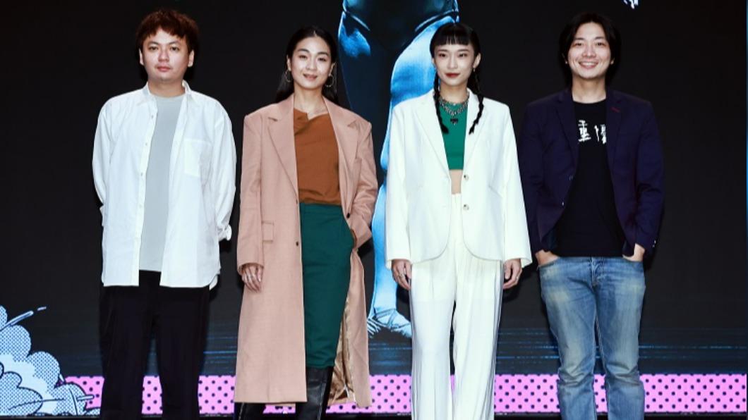 雄成人短片輯《屍舞》左起導演蔡佳穎、演員陳雪甄、演員何亭儀、攝影柯孟融。（圖／高雄電影節提供）