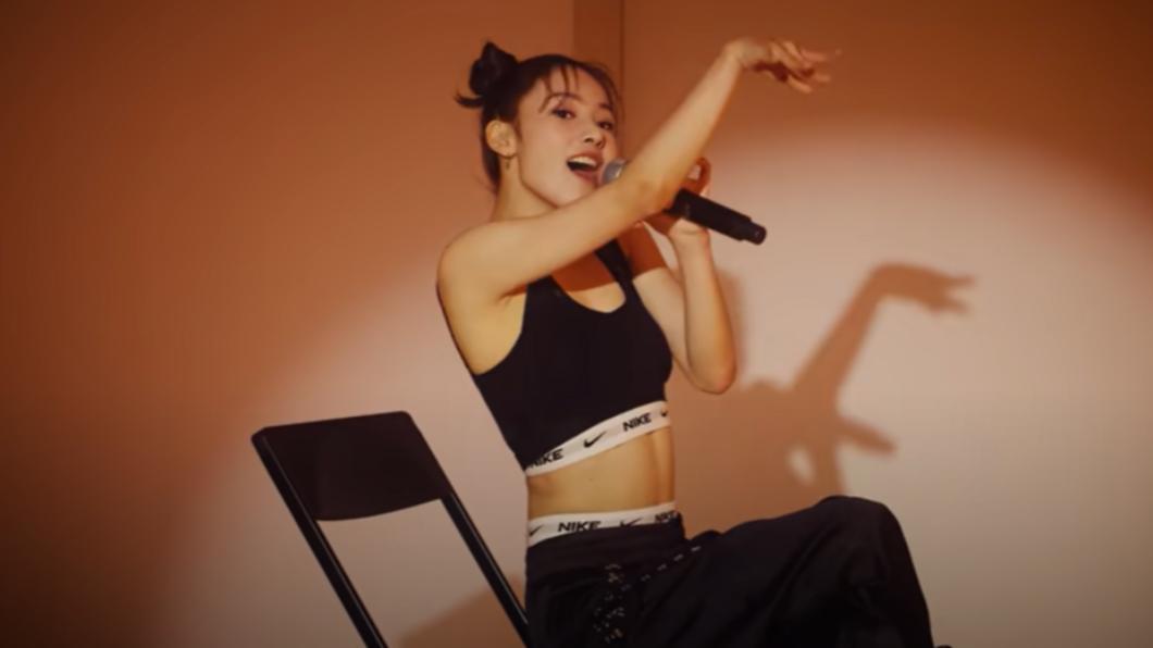 JYP新女團18歲Jinni「膝蓋瘀血一片」 網怒噴公司:去X