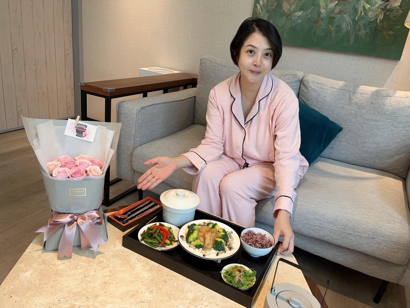 李亮瑾在月子中心做月子。(圖/翻攝自李亮瑾臉書)