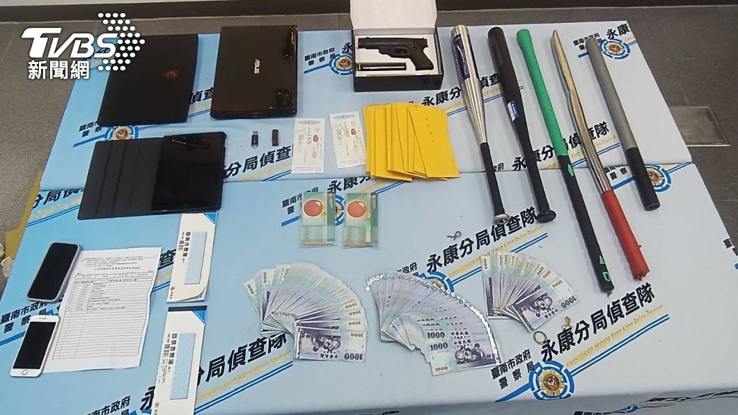 台南警循線偵破人蛇集團，並起獲相關證物。（圖／中央社）