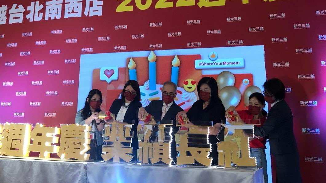 新光三越全台15間店週年慶業績要拼208億。(圖/TVBS)
