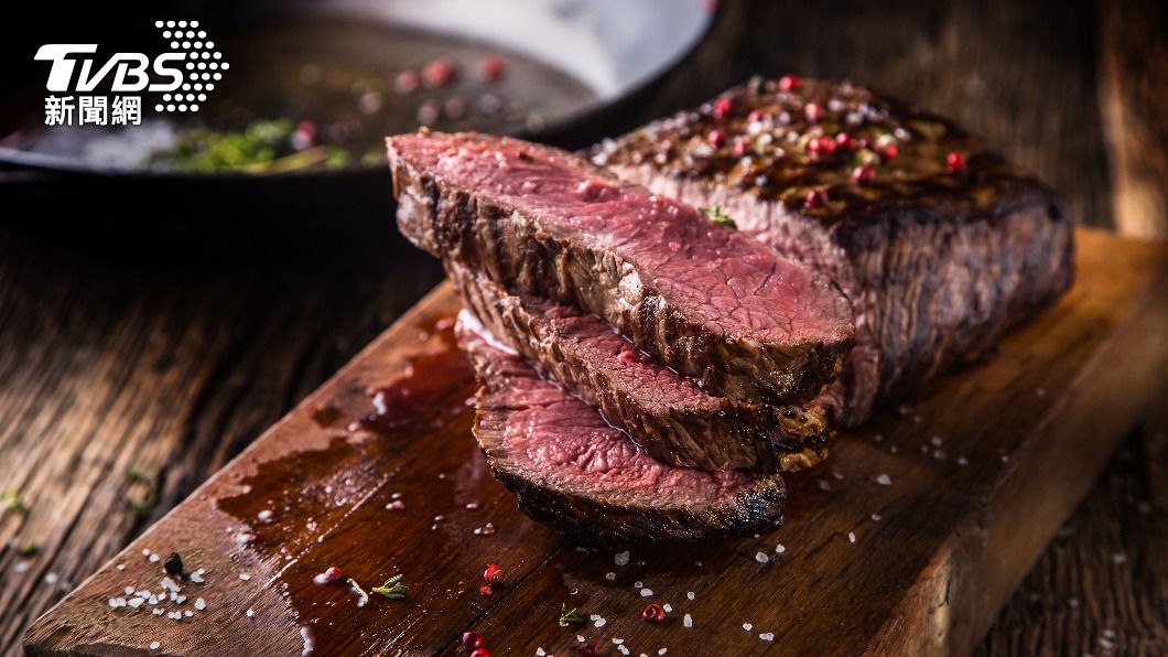 牛肉彩虹光澤不能吃？專家幫解答　親揭牛肉「綠光真相」