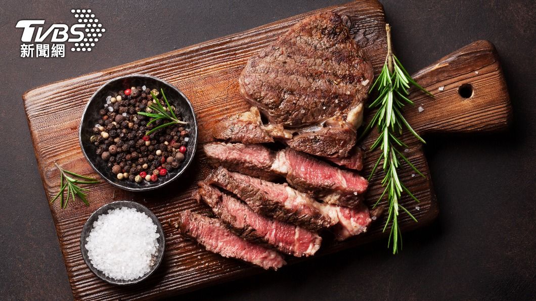 「彩虹牛肉」與綠牡蠣的重金屬汙染,或腐敗肉的綠斑無關。(示意圖/shutterstock達志影像)