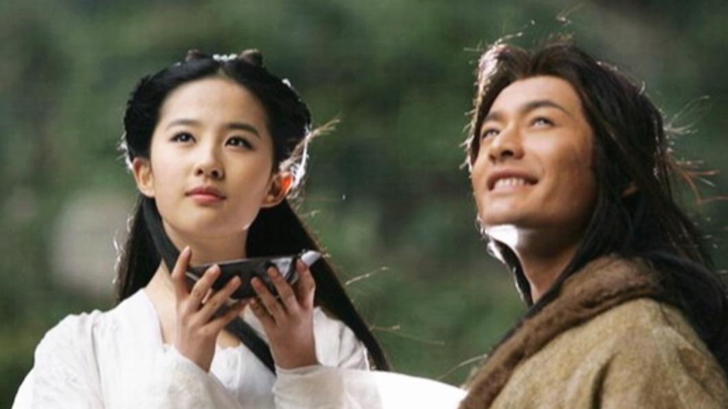 劉亦菲與黃曉明搭檔出演的楊過與小龍女。(圖/翻攝自新浪娛樂微博)