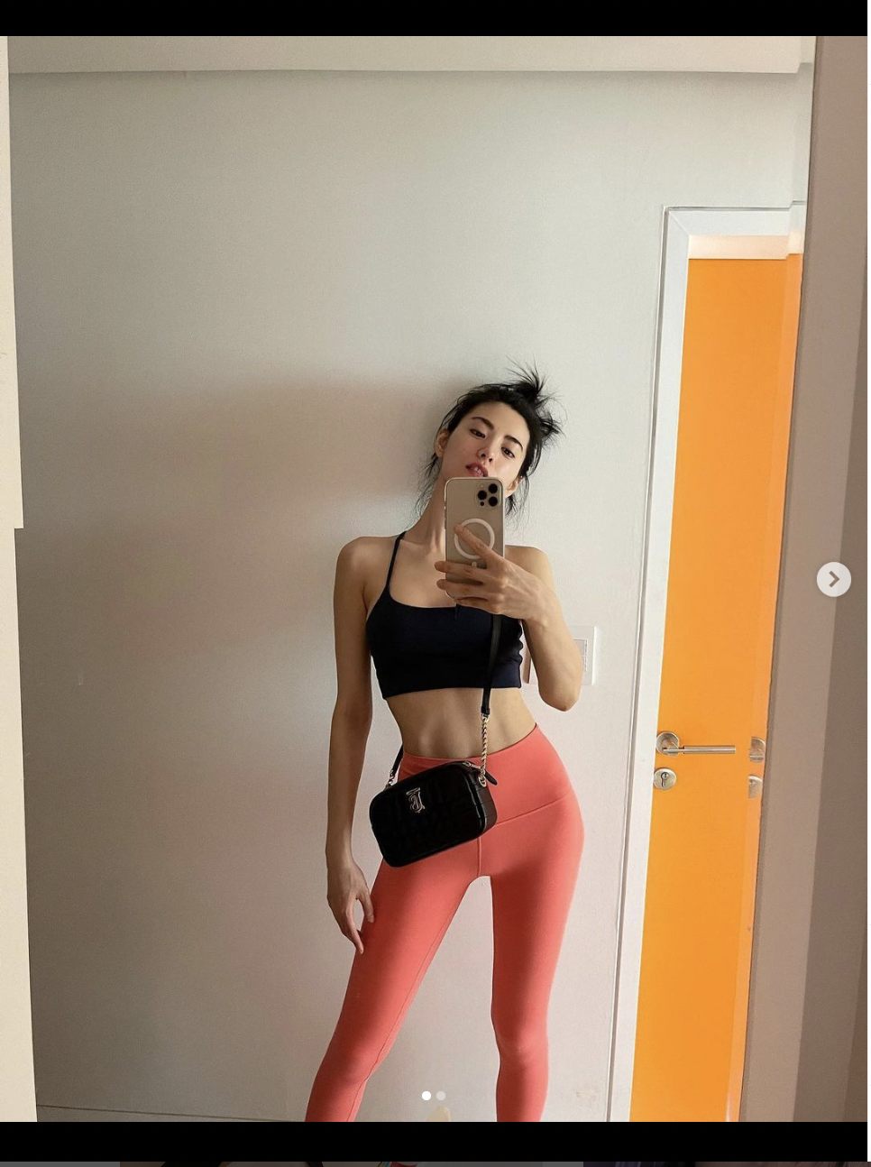 6月份曝光的照片,身上沒有刺青圖樣。(圖/翻攝自Nana IG)