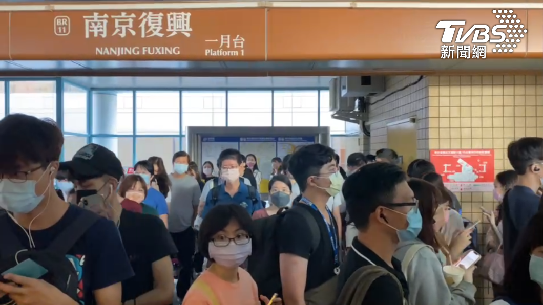 上班時間塞爆！文湖線異常「旅客被請下車」　09:21已排除