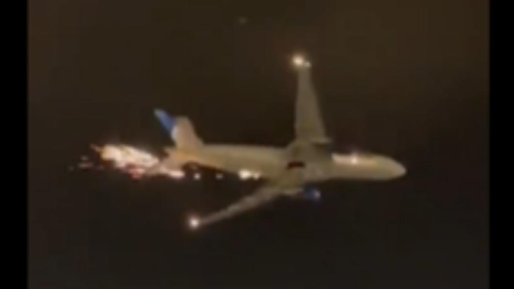 畫面曝光!美聯航班機起飛後故障 空中冒火花掉碎片