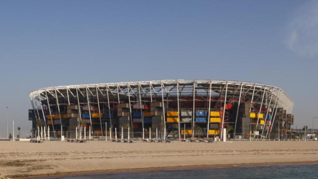 Stadium 974是由貨櫃箱組裝而成,致敬卡達的航海歷史與港口繁盛。(圖/翻攝自FIFA world cup Qatar 2022官網)
