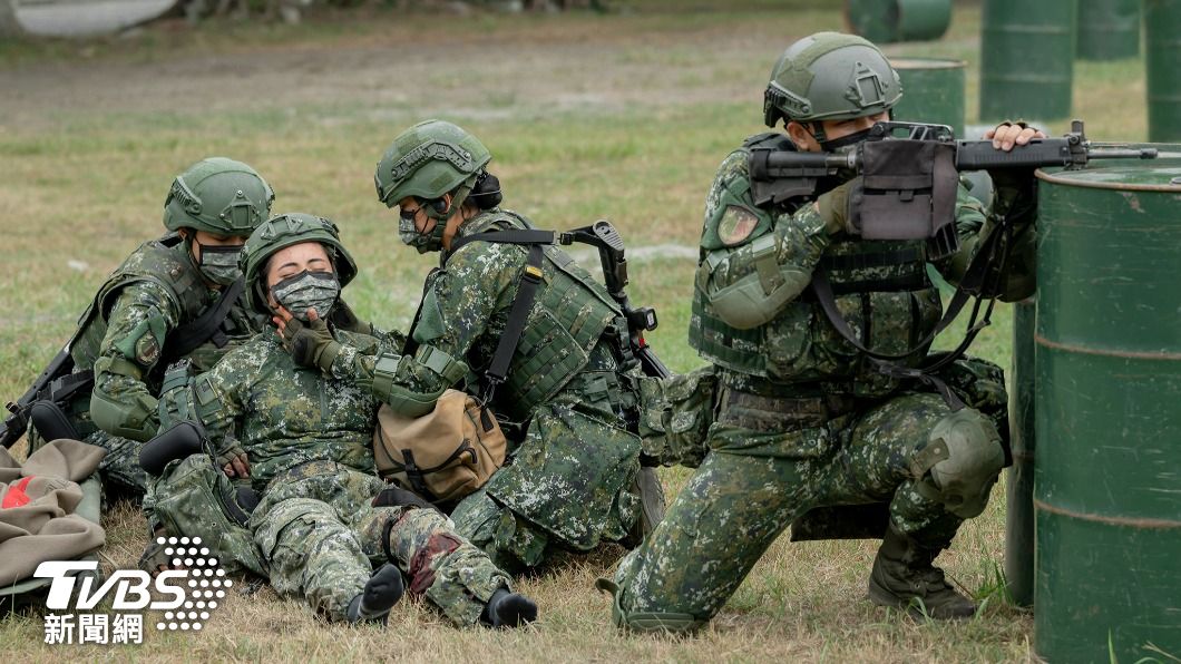 國軍正在進行傷患移動演習。（圖/達志影像美聯社）