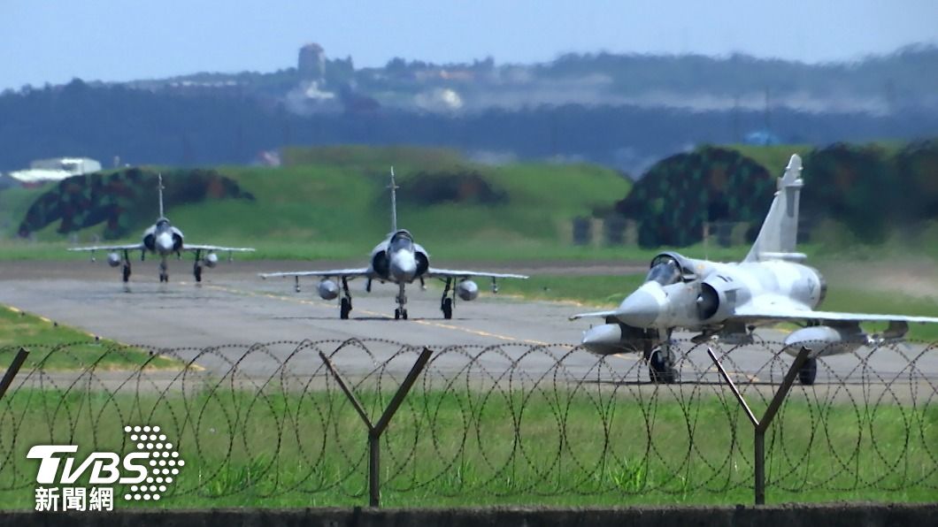 準備升空執行任務的國軍幻象2000戰機。（圖/達志影像美聯社）