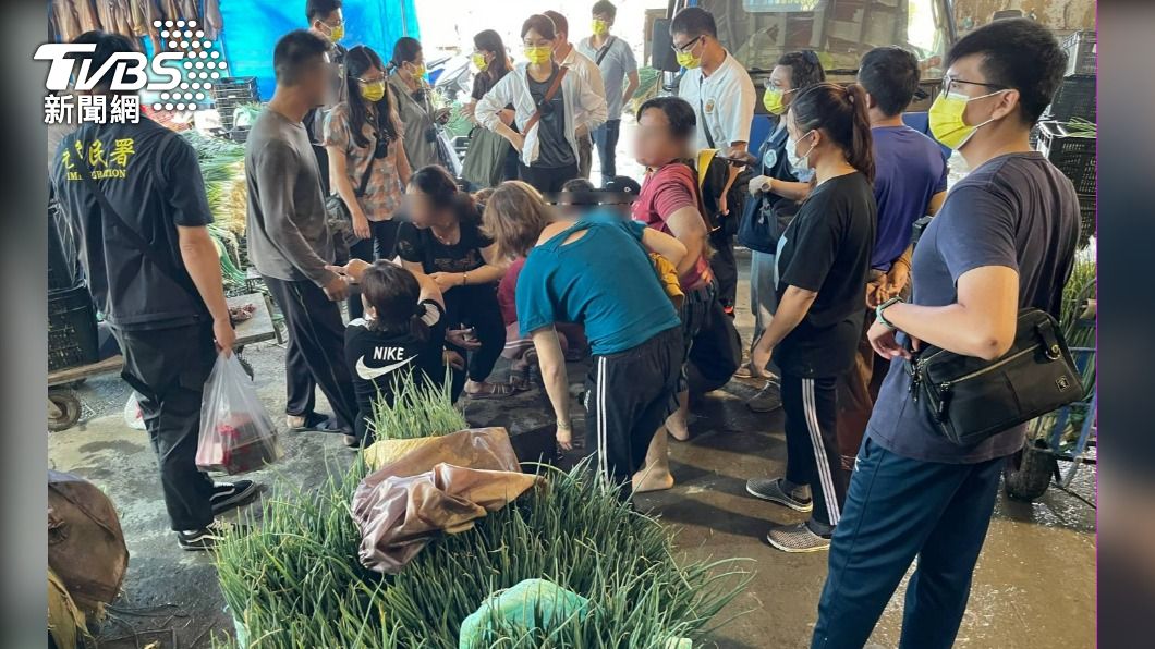逮45人!失聯移工躲洗蔥工廠上班 警包抄眾人嚇爆竄逃