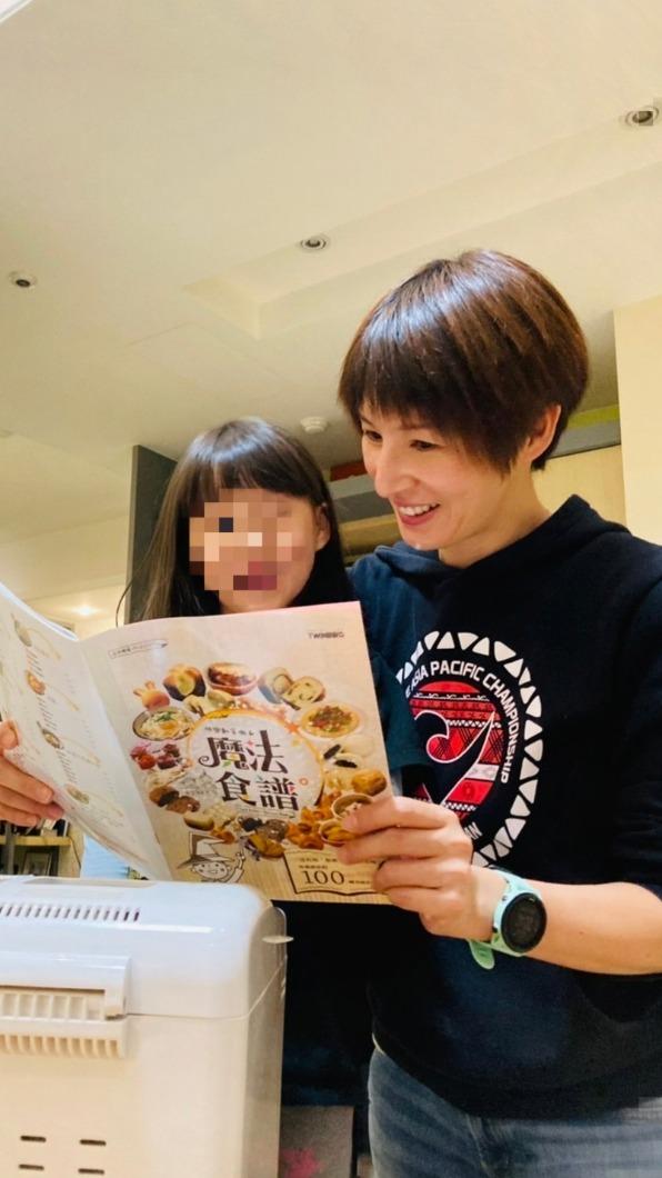 夏嘉璐是個樂於陪伴孩子的好媽媽。(圖/翻攝自夏嘉璐臉書)