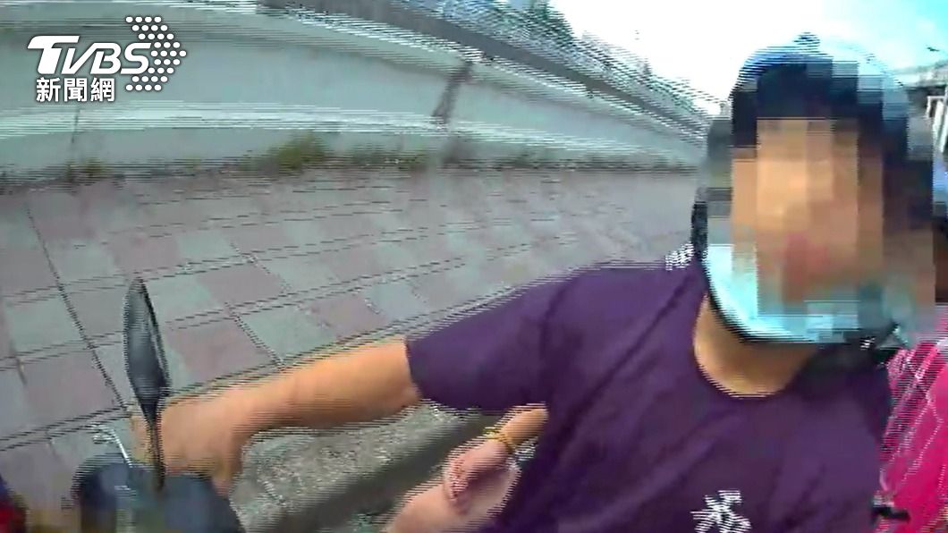 載女友上班遭攔查！通緝身分曝光　暖警這動作保住他面子