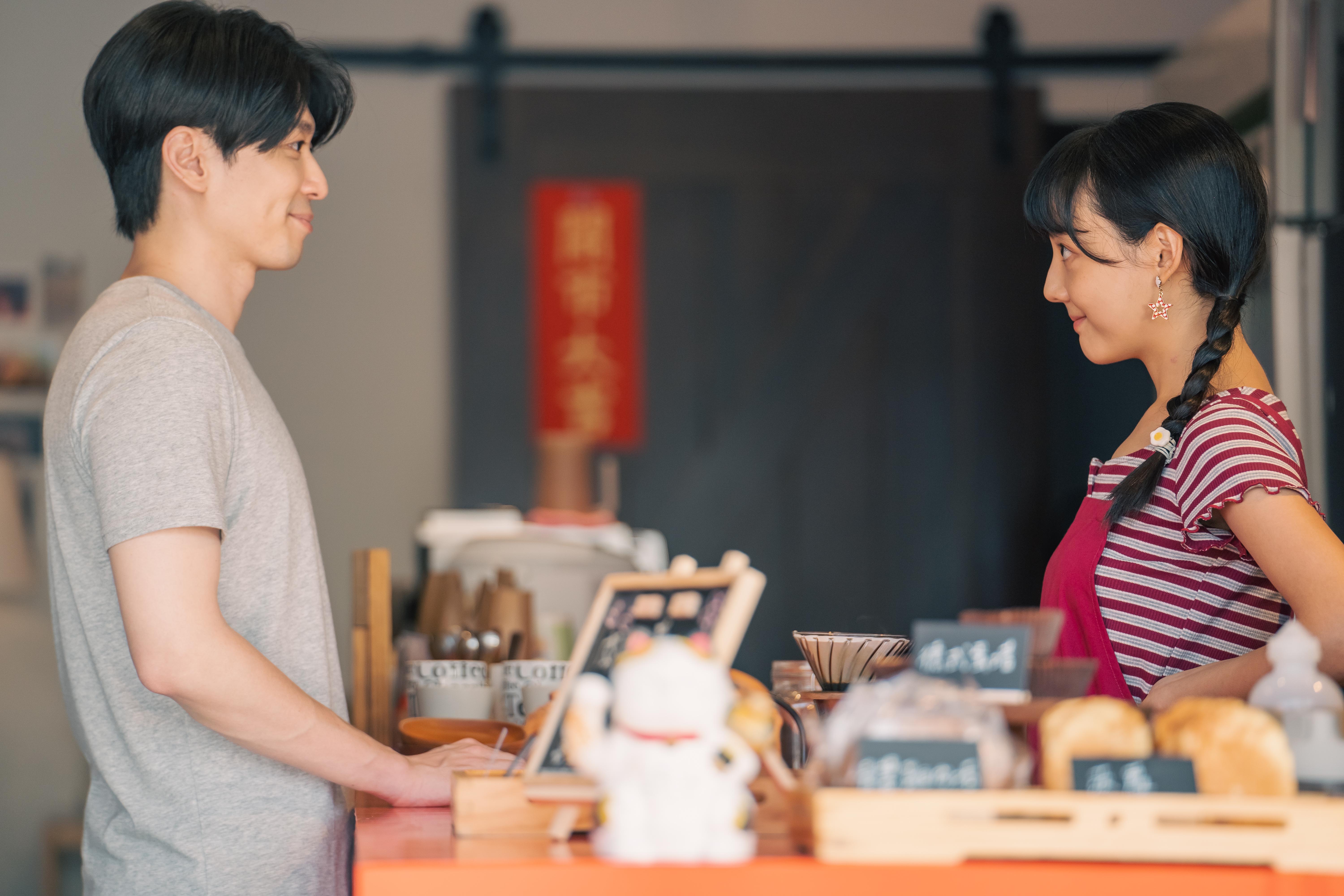 侯彥西（左）在《平交道》單元飾演人夫，與新人林思廷有情感對手戲。（圖／轉高高娛樂提供）