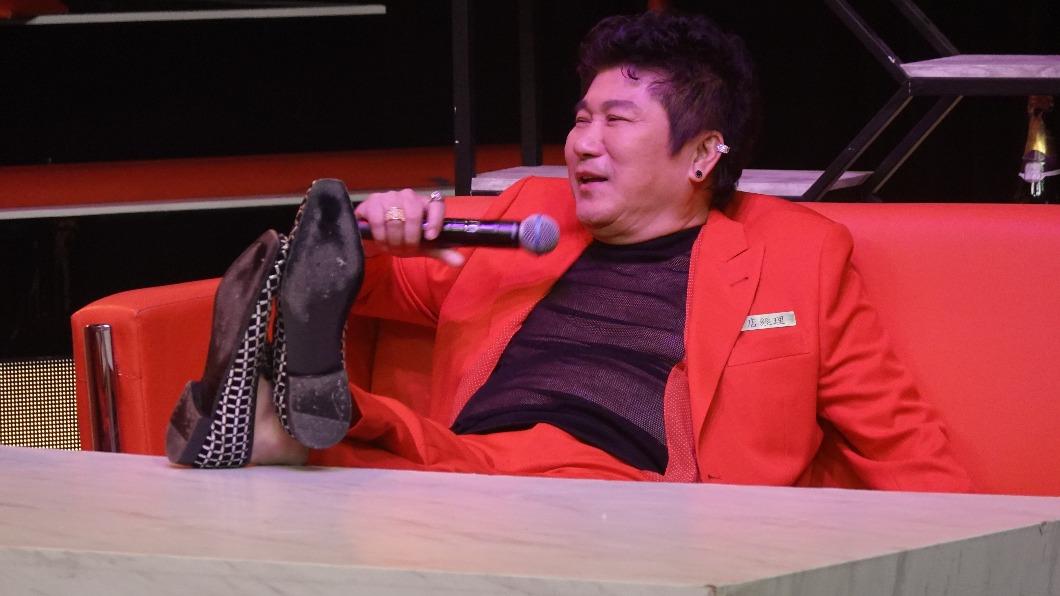 63歲胡瓜燙捲髮轉行酒吧上班 遇消防員刁難「現場畫面曝光」