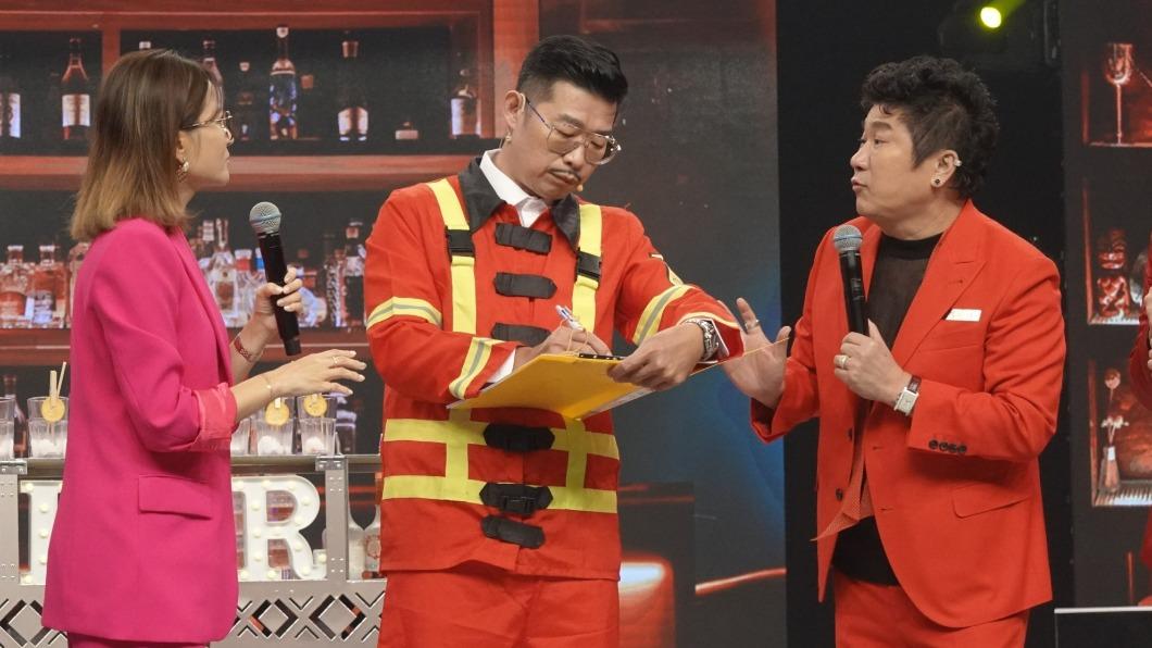 馬力歐扮演消防員。（圖／民視提供）