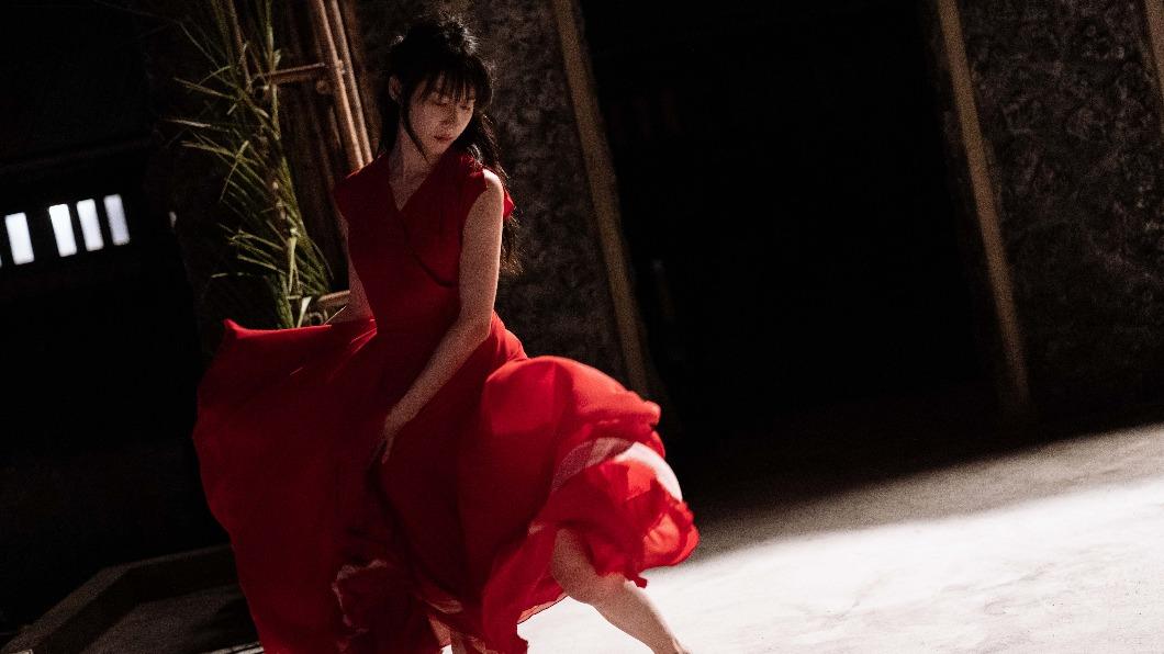 連俞涵在《流麻溝十五號》中飾演一位來自山東煙台市的女舞者。(圖/牽猴子提供)