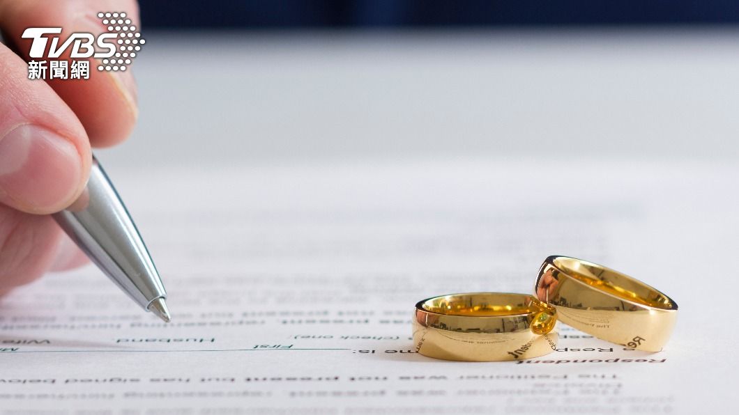 網友相勸,最後恐怕只能離婚。(示意圖/shutterstock達志影像)