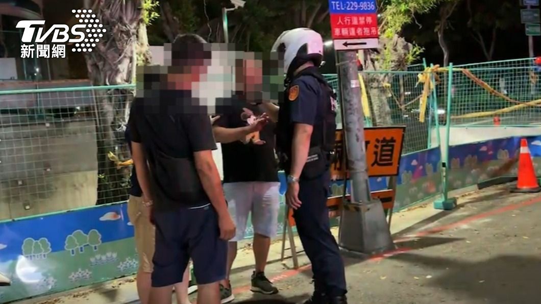 同行友人爆發口角。(圖/TVBS)