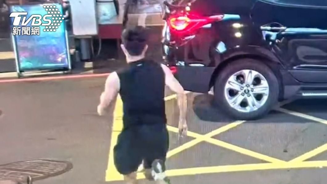肌肉男一見警就拔腿狂奔!遭圍捕壓制 一查竟是失聯移工