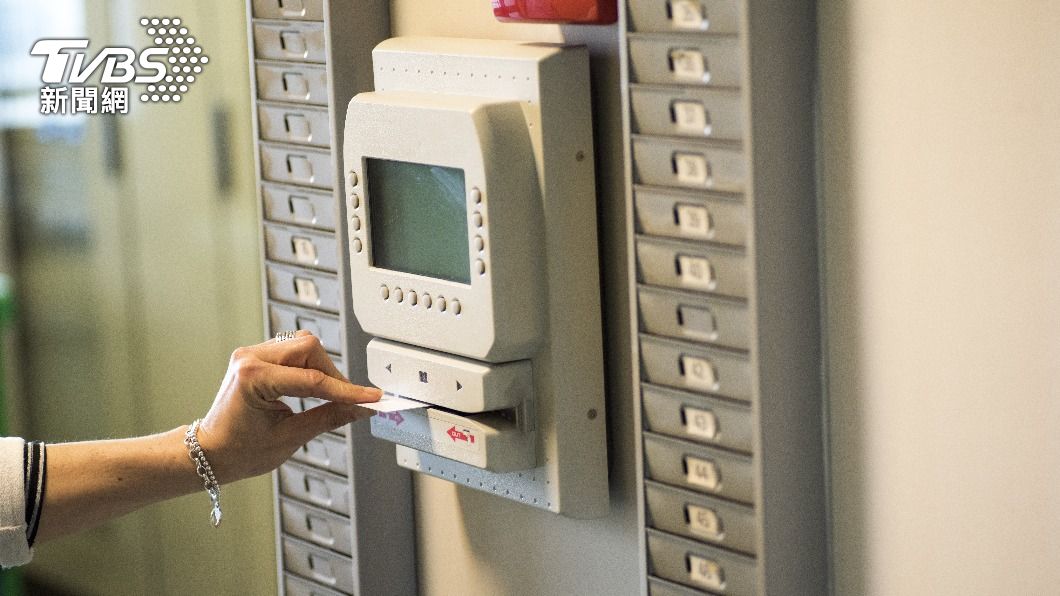打卡制有好有壞。（示意圖／shutterstock達志影像）