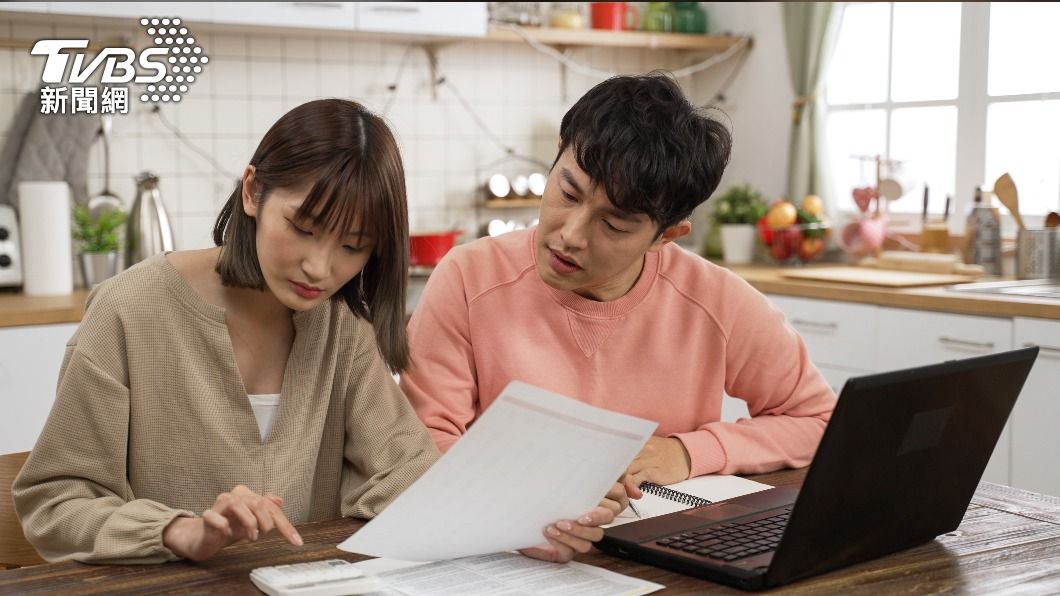 情侶間找到「用錢的共識」才是正面的相處之道。(示意圖,非當事人/shutterstock達志影像)