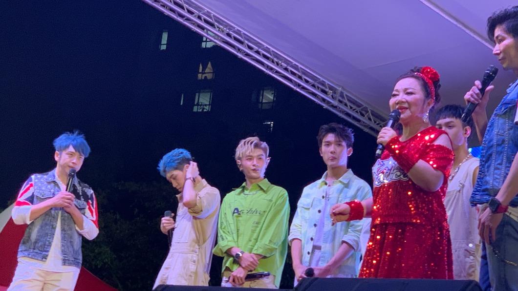 《原子》壓軸登場全場嗨! 同台白冰冰喊:要幫阿嬤要簽名