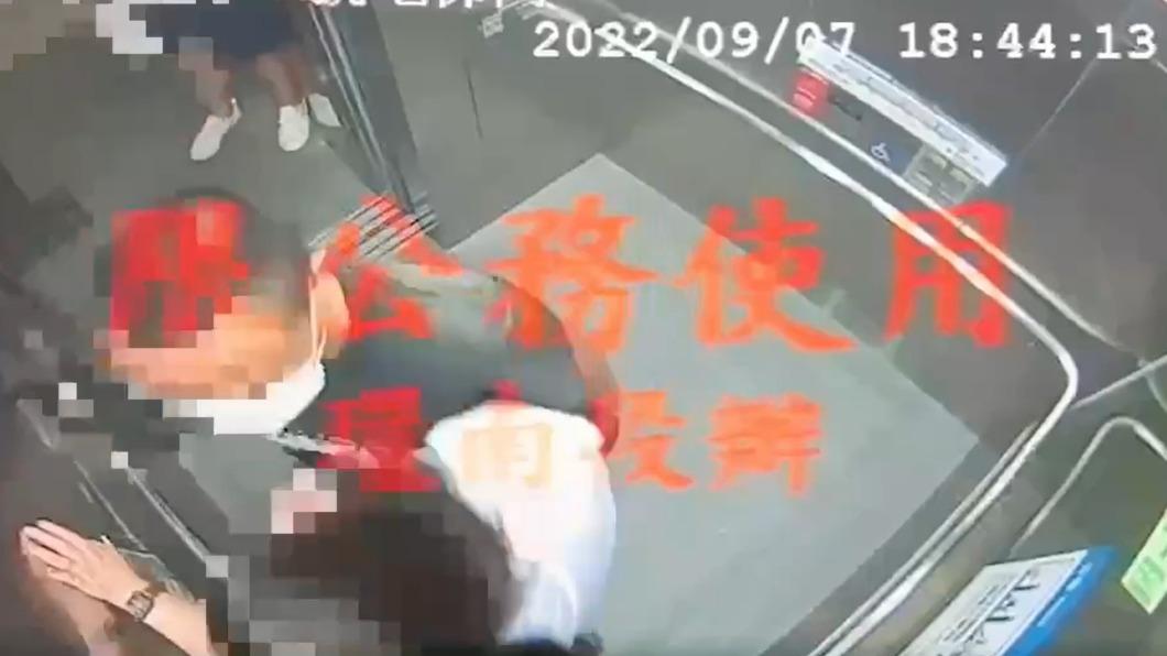 醉男搭北捷阻擋女乘客還嗆看X小!被正義哥當場壓制在地