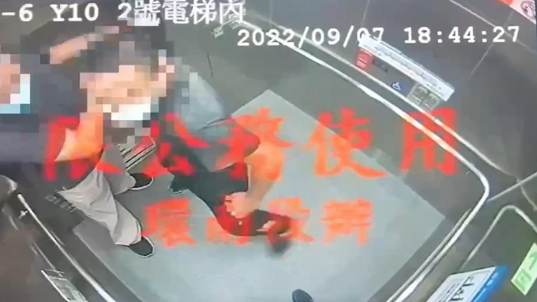 熱心助人的莊姓男乘客制止王男。(圖/TVBS)