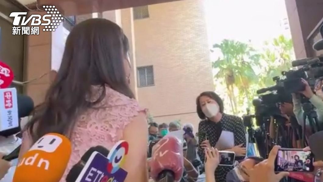 2人互罵對方是蟑螂、老鼠。(圖/TVBS)