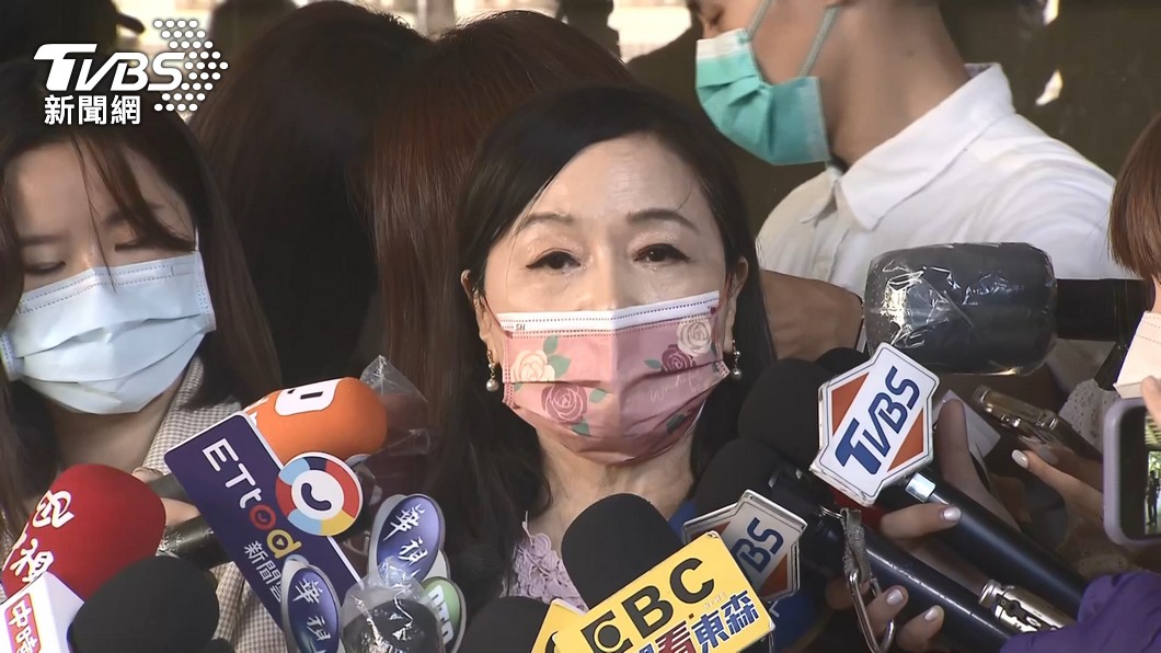 王鴻薇譏「敗訴女王」！周玉蔻曾被郭台銘告　歷年官司共賠逾4百萬