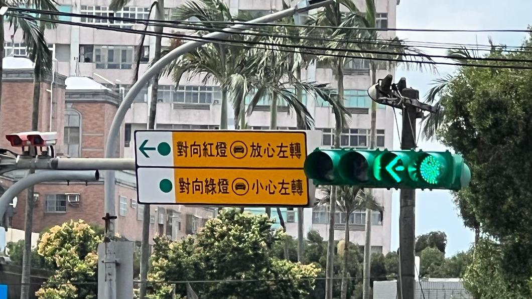 桃園部分道路採共用車道,搭配綠燈讓左轉車輛順利通過路口。(圖/桃園市交通局提供)